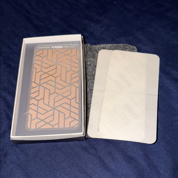 Kailo pain relief patch with 2 adhesives
